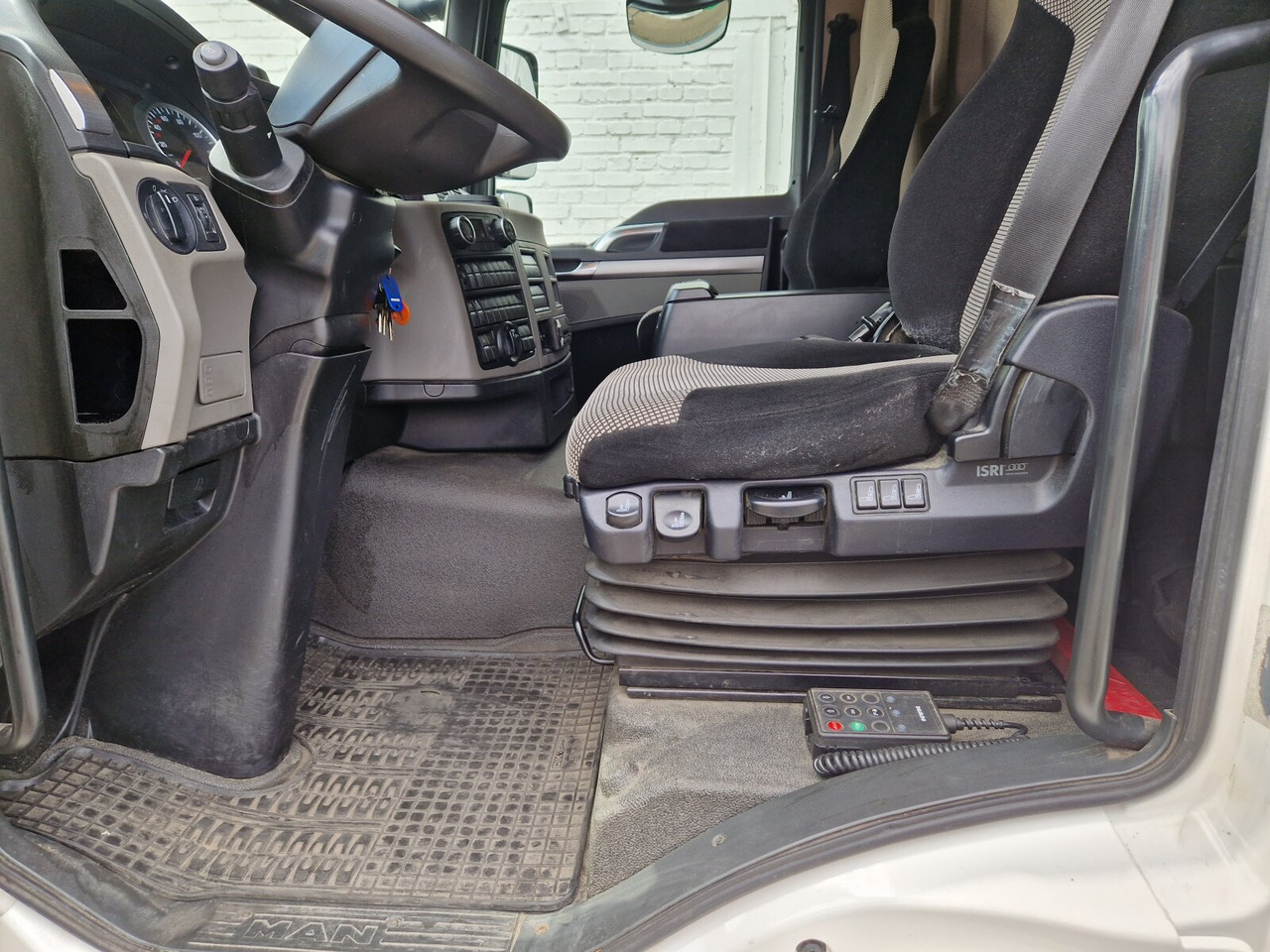 Фото интерьера 1: Рефрижератор MAN TGM 15.250/340 4X2 BL TGM 15.250/340 4X2 BL, Tiefkühlkoffer, Thermoking, Rolltor, unterfaltbare Dhollandia LBW Фото интерьера 1: Рефрижератор MAN TGM 15.250/340 4X2 BL TGM 15.250/340 4X2 BL, Tiefkühlkoffer, Thermoking, Rolltor, unterfaltbare Dhollandia LBW