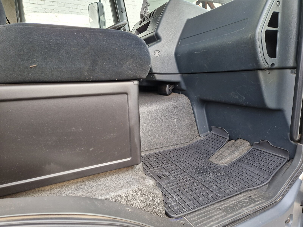 MAN TGM 18.340 4x2 BL TGM 18.340 4x2 BL, Atlas Ladekran 135.2 V, 9.8m - 1040 kg - Автоманипулятор, Грузовик бортовой/ Платформа: фото 2 MAN TGM 18.340 4x2 BL TGM 18.340 4x2 BL, Atlas Ladekran 135.2 V, 9.8m - 1040 kg - Автоманипулятор, Грузовик бортовой/ Платформа: фото 2