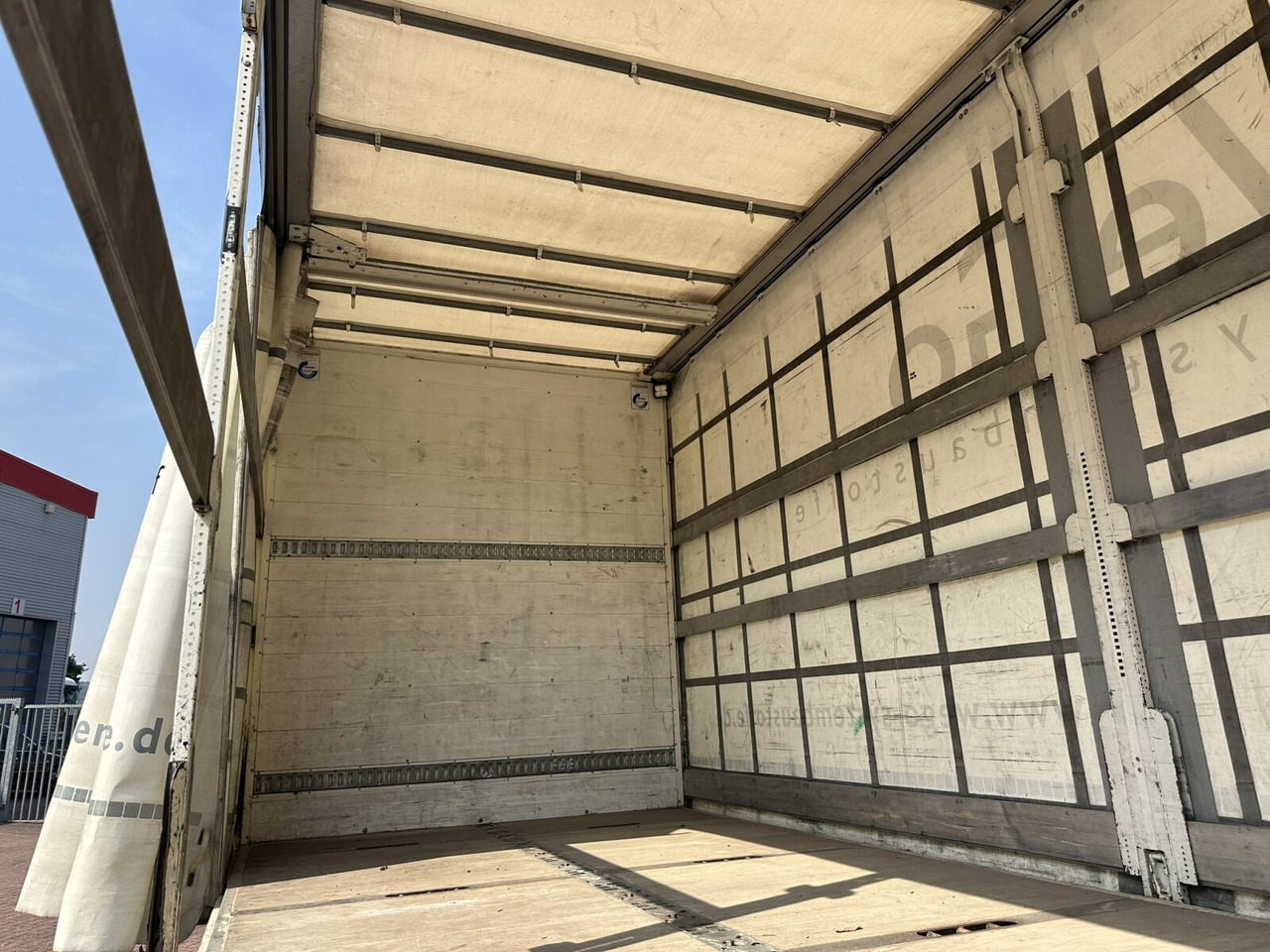 MAN TGS 26.400 6x2-4 LL TGS 26.400 6x2-4 LL, Lenk-/Lift, Edscha, Heckkran Palfinger PK23002-C + Jib PJ060A, Funk - Тентованный грузовик, Автоманипулятор: фото 5 MAN TGS 26.400 6x2-4 LL TGS 26.400 6x2-4 LL, Lenk-/Lift, Edscha, Heckkran Palfinger PK23002-C + Jib PJ060A, Funk - Тентованный грузовик, Автоманипулятор: фото 5