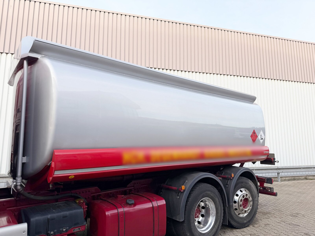 MAN TGS 26.400 6x2-4 LL TGS 26.400 6x2-4 LL, Lenk-/Lift, Navi, ADR, Esterer Tank ca. 19270l, 2 Kammern, Funk - Грузовик-цистерна: фото 3 MAN TGS 26.400 6x2-4 LL TGS 26.400 6x2-4 LL, Lenk-/Lift, Navi, ADR, Esterer Tank ca. 19270l, 2 Kammern, Funk - Грузовик-цистерна: фото 3