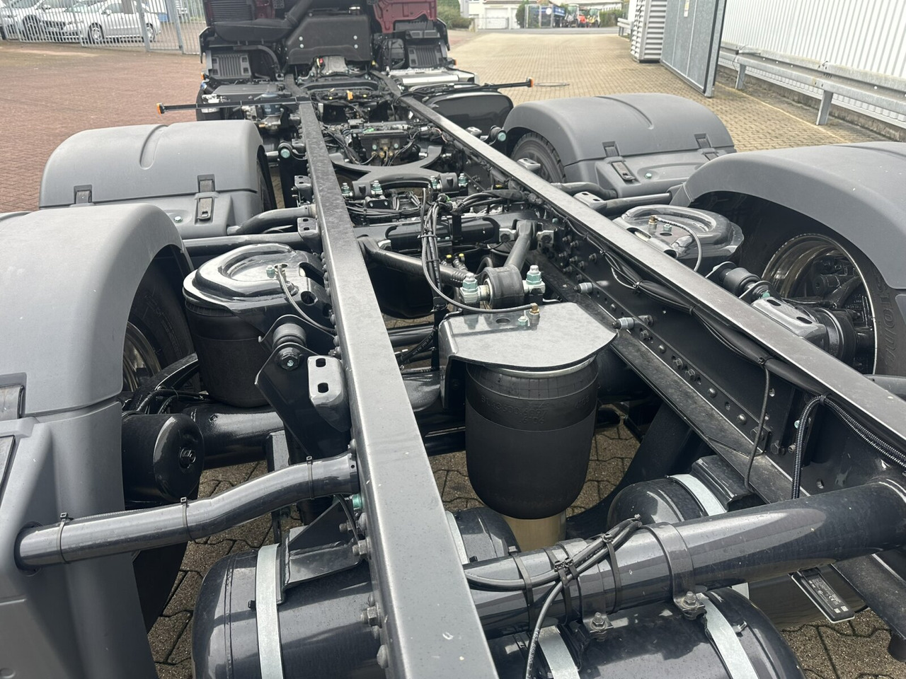 MAN TGS 26.440 6x2-4 LL CH TGS 26.440 6x2-4 LL CH, Lenk-/Liftachse, Navi, LED - Грузовик-шасси: фото 5 MAN TGS 26.440 6x2-4 LL CH TGS 26.440 6x2-4 LL CH, Lenk-/Liftachse, Navi, LED - Грузовик-шасси: фото 5