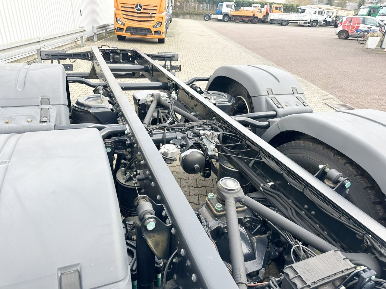 MAN TGS 26.480 6x2-4 LL TGS 26.480 6x2-4 LL, Retarder, Lenk-/Liftachse, Standklima - Грузовик-шасси: фото 3 MAN TGS 26.480 6x2-4 LL TGS 26.480 6x2-4 LL, Retarder, Lenk-/Liftachse, Standklima - Грузовик-шасси: фото 3