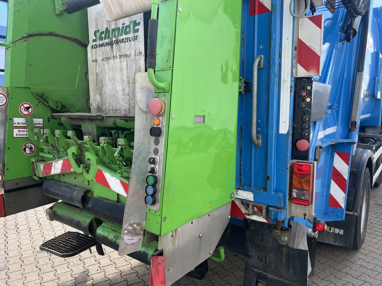 Mercedes-Benz Actros 2032 LA 4x4 Actros 2032 LA 4x4, Faun Variopress 310 ca. 10m³, Zöller Schüttung - Мусоровоз: фото 3 Mercedes-Benz Actros 2032 LA 4x4 Actros 2032 LA 4x4, Faun Variopress 310 ca. 10m³, Zöller Schüttung - Мусоровоз: фото 3