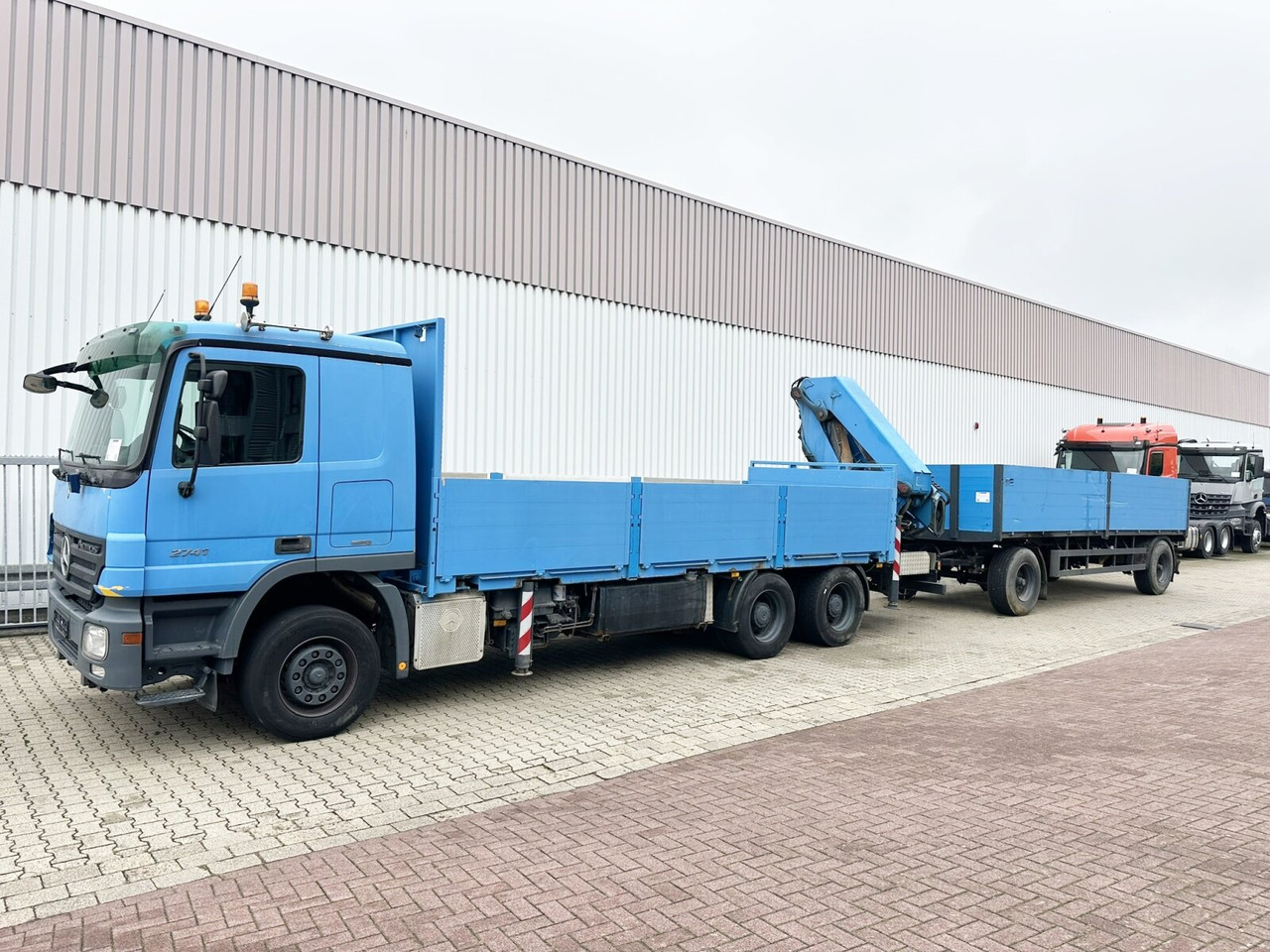 Mercedes-Benz Actros 2741 L 6x4 Actros 2741 L 6x4, Twist-Lock ausz. auf 3m, Heckkran Palfinger PK 42502-D, Funk - Грузовик бортовой/ Платформа, Автоманипулятор: фото 5 Mercedes-Benz Actros 2741 L 6x4 Actros 2741 L 6x4, Twist-Lock ausz. auf 3m, Heckkran Palfinger PK 42502-D, Funk - Грузовик бортовой/ Платформа, Автоманипулятор: фото 5