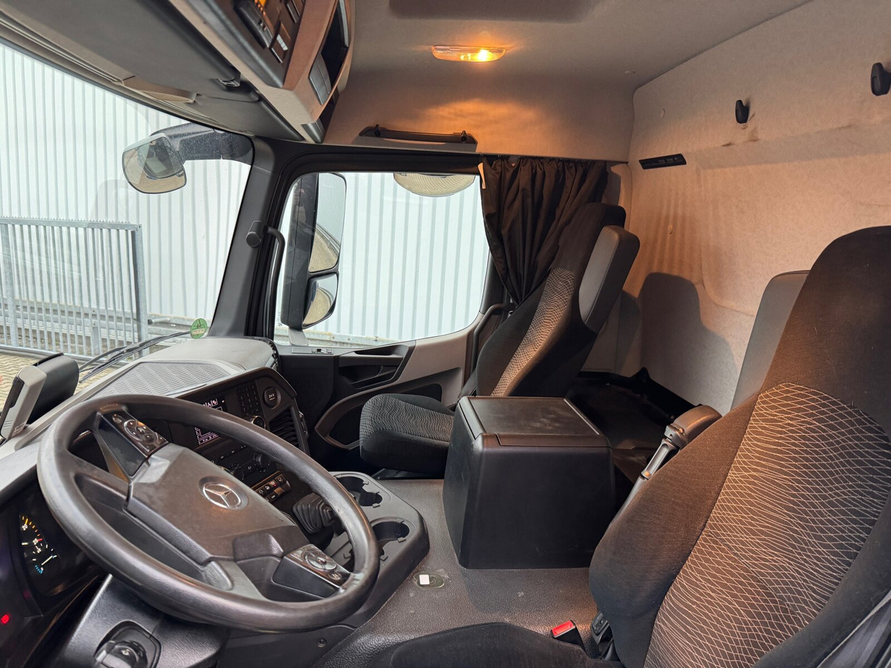 Mercedes-Benz Antos 2540 L 6x2 Antos 2540 L 6x2, Lenkachse, HMF 2110-L3 Heckkran - Автоманипулятор, Грузовик бортовой/ Платформа: фото 4 Mercedes-Benz Antos 2540 L 6x2 Antos 2540 L 6x2, Lenkachse, HMF 2110-L3 Heckkran - Автоманипулятор, Грузовик бортовой/ Платформа: фото 4