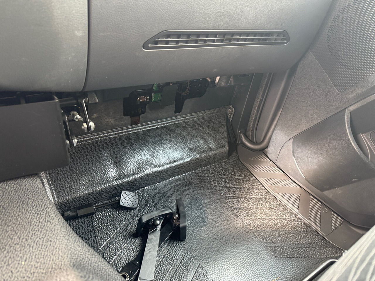 Mercedes-Benz Arocs 1827/30 A 4x4 Arocs 1827/30 A 4x4, Ex-! - Грузовик бортовой/ Платформа: фото 3 Mercedes-Benz Arocs 1827/30 A 4x4 Arocs 1827/30 A 4x4, Ex-! - Грузовик бортовой/ Платформа: фото 3