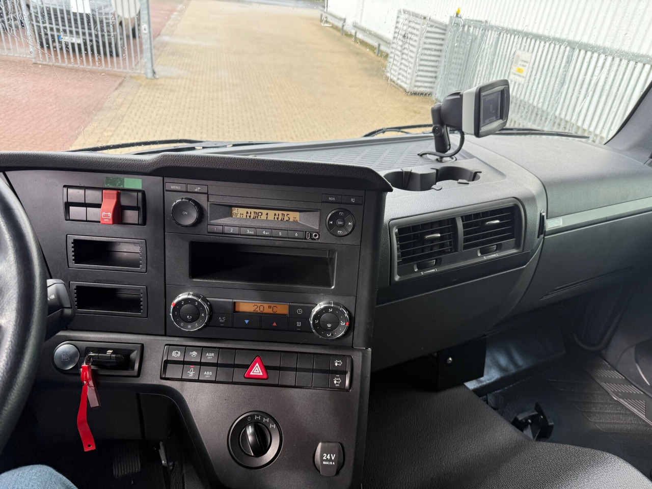 Mercedes-Benz Arocs 1827/30 A 4x4 Arocs 1827/30 A 4x4, Ex-! - Грузовик бортовой/ Платформа: фото 2 Mercedes-Benz Arocs 1827/30 A 4x4 Arocs 1827/30 A 4x4, Ex-! - Грузовик бортовой/ Платформа: фото 2