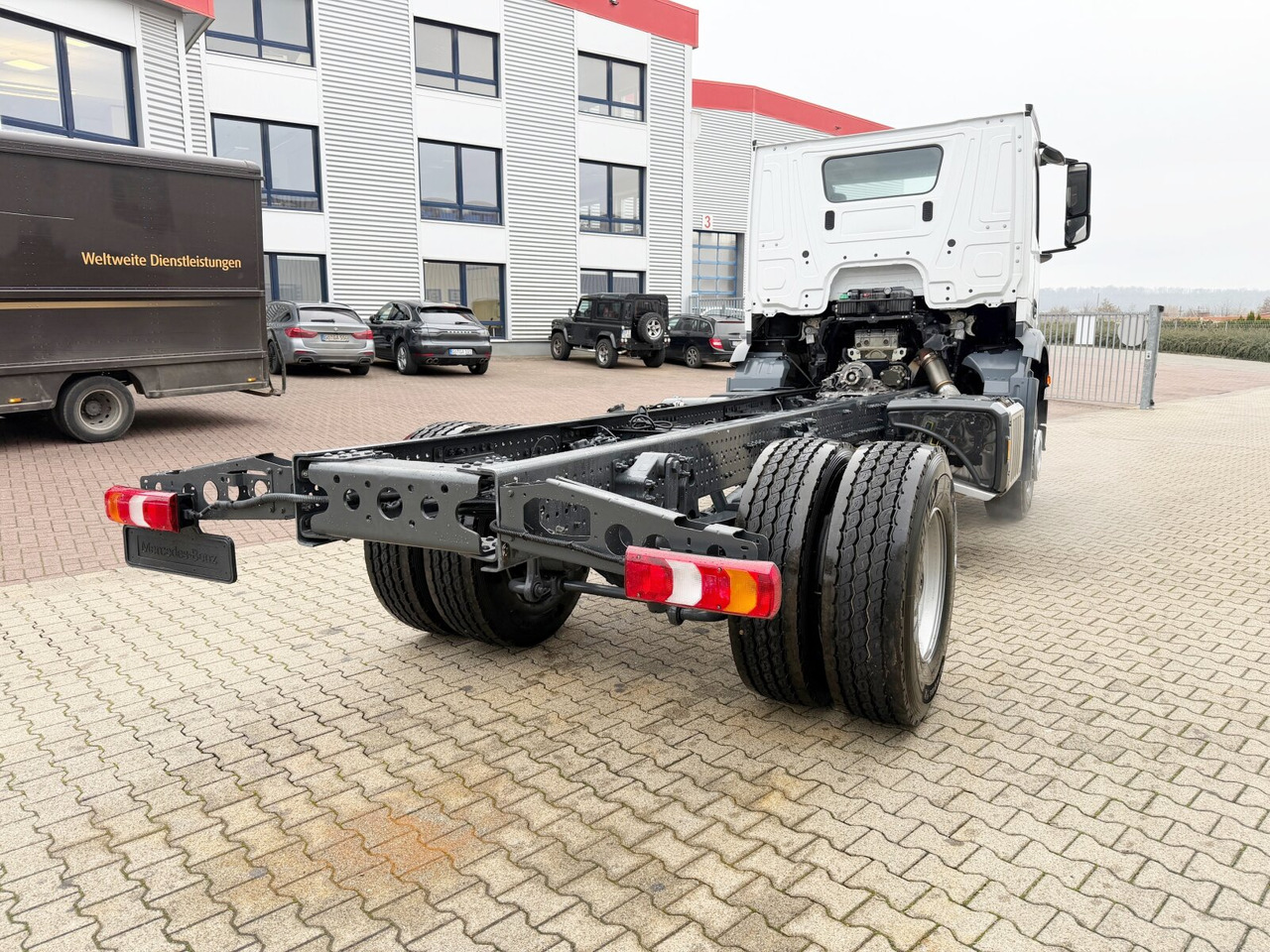 Новый Грузовик-шасси Mercedes-Benz Arocs 1840 K 4x2 Arocs 1840 K 4x2, MultimediaCockpit, 2x Nebenantrieb, NMV & Motorabtrieb: фото 10 Новый Грузовик-шасси Mercedes-Benz Arocs 1840 K 4x2 Arocs 1840 K 4x2, MultimediaCockpit, 2x Nebenantrieb, NMV & Motorabtrieb: фото 10