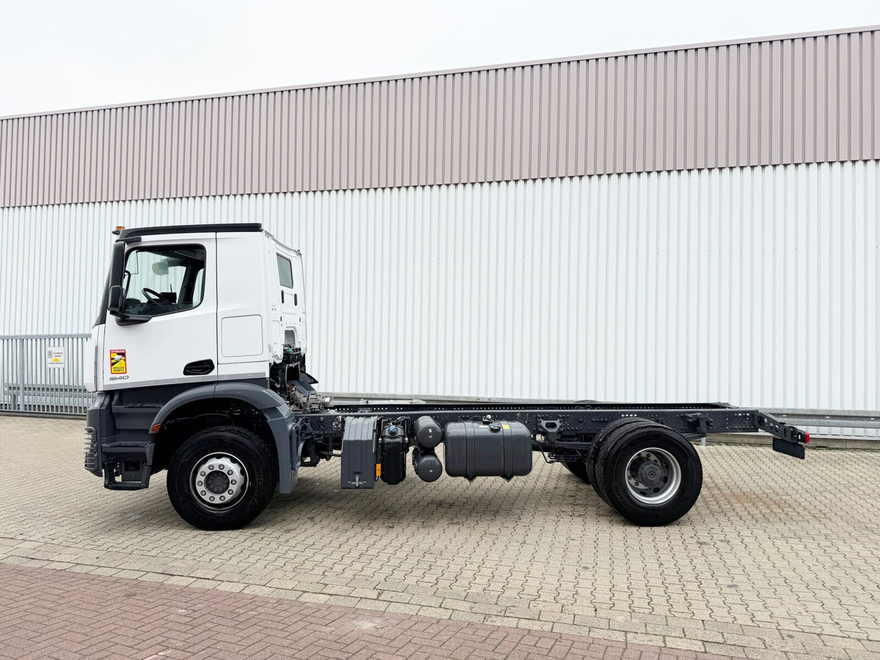 Новый Грузовик-шасси Mercedes-Benz Arocs 1840 K 4x2 Arocs 1840 K 4x2, MultimediaCockpit, 2x Nebenantrieb, NMV & Motorabtrieb: фото 13 Новый Грузовик-шасси Mercedes-Benz Arocs 1840 K 4x2 Arocs 1840 K 4x2, MultimediaCockpit, 2x Nebenantrieb, NMV & Motorabtrieb: фото 13