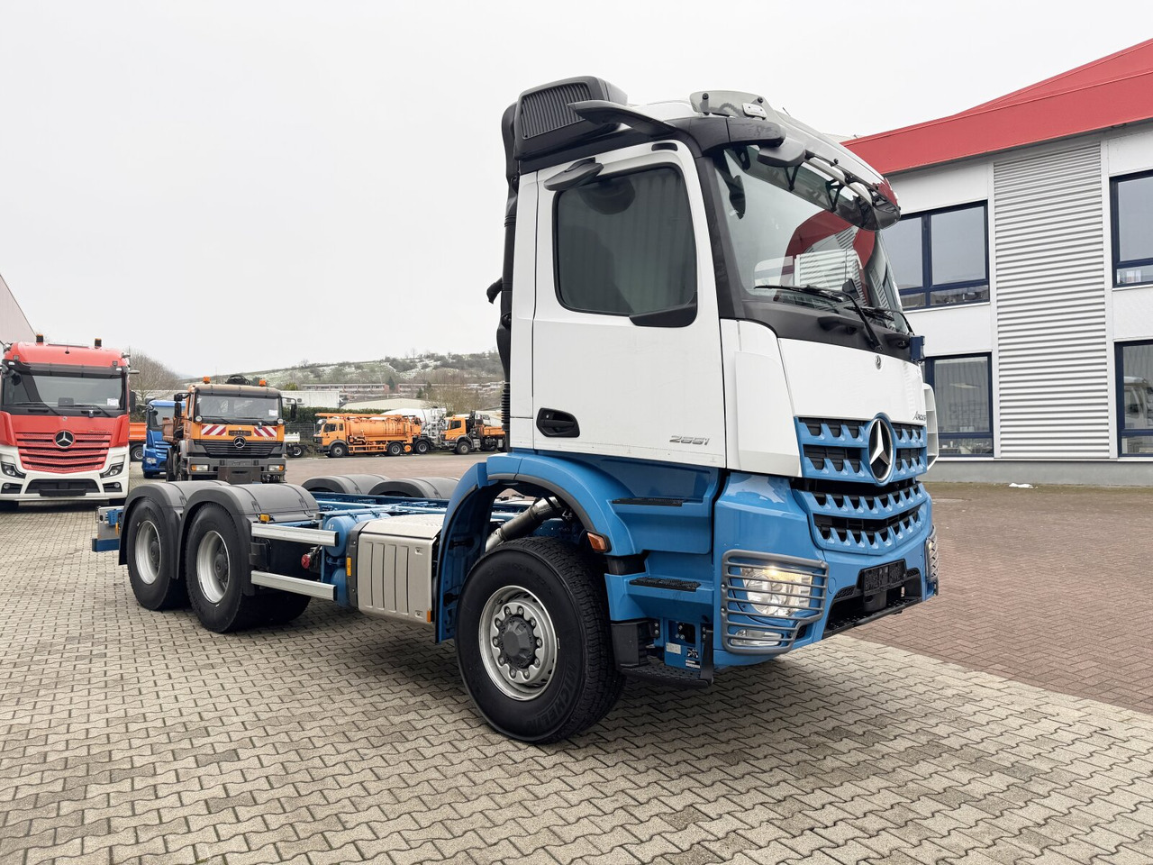 Новый Грузовик-шасси Mercedes-Benz Arocs 2651 L 6x6 Arocs 2651 L 6x6, HydroDrive, MirrorCam, Massage-Sitz, Motorabtrieb: фото 8