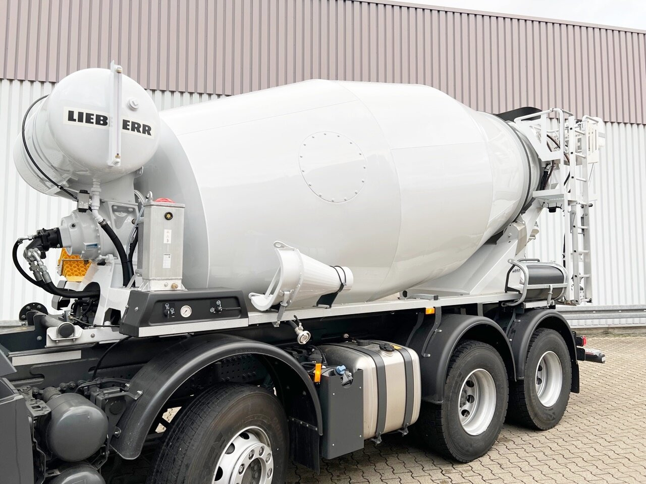Mercedes-Benz Arocs 3240 B 8x4/4 Arocs 3240 B 8x4/4, Liebherr HTM 905 Mischer ca. 9m³, Multimedia Cockpit, Navi - Автобетоносмеситель: фото 3 Mercedes-Benz Arocs 3240 B 8x4/4 Arocs 3240 B 8x4/4, Liebherr HTM 905 Mischer ca. 9m³, Multimedia Cockpit, Navi - Автобетоносмеситель: фото 3