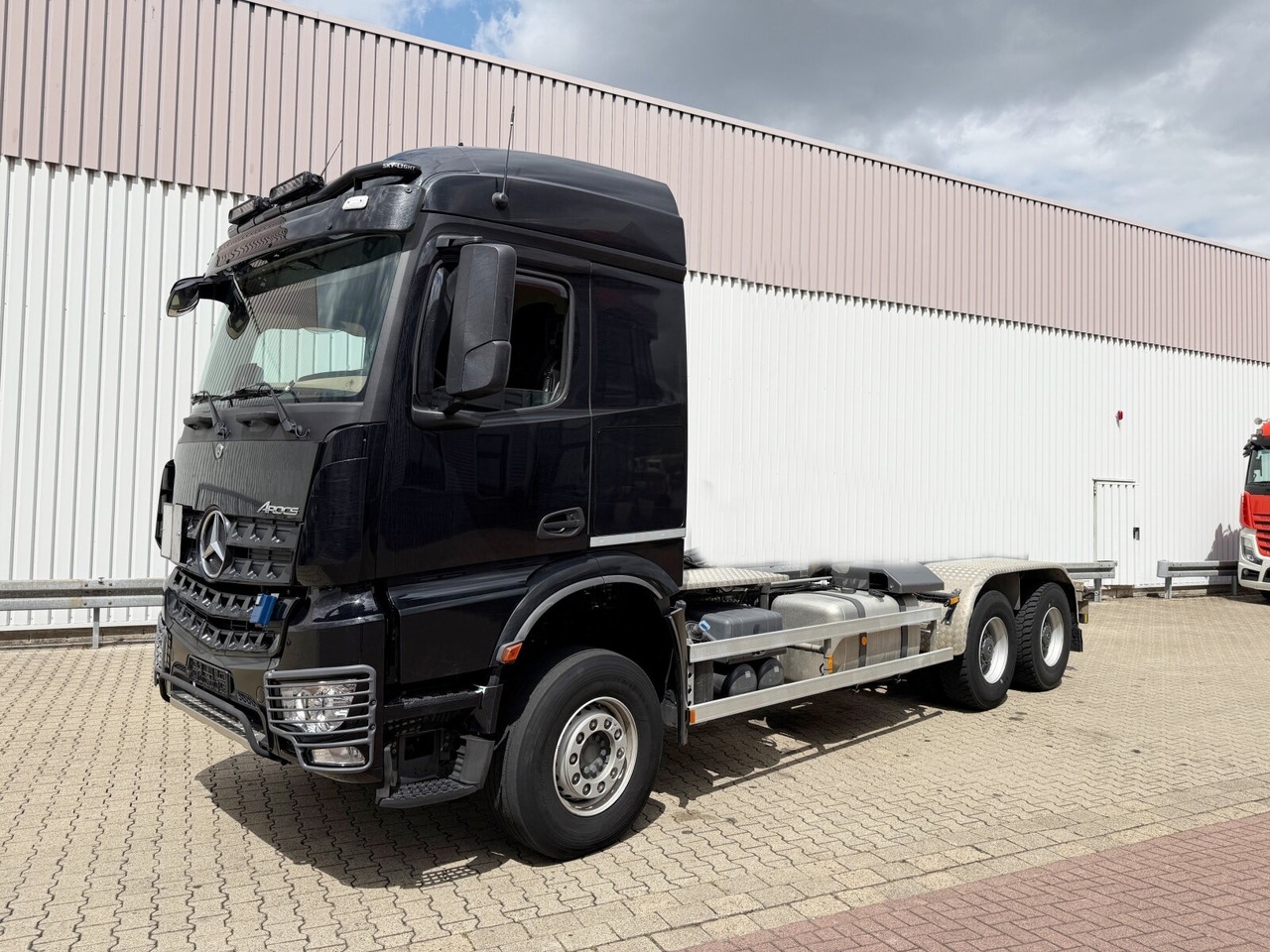 Mercedes-Benz Arocs 3351 6x4 Arocs 3351 6x4, Grounder, Retarder, Multimedia Cockpit, StreamSpace - Грузовик-шасси: фото 1 Mercedes-Benz Arocs 3351 6x4 Arocs 3351 6x4, Grounder, Retarder, Multimedia Cockpit, StreamSpace - Грузовик-шасси: фото 1