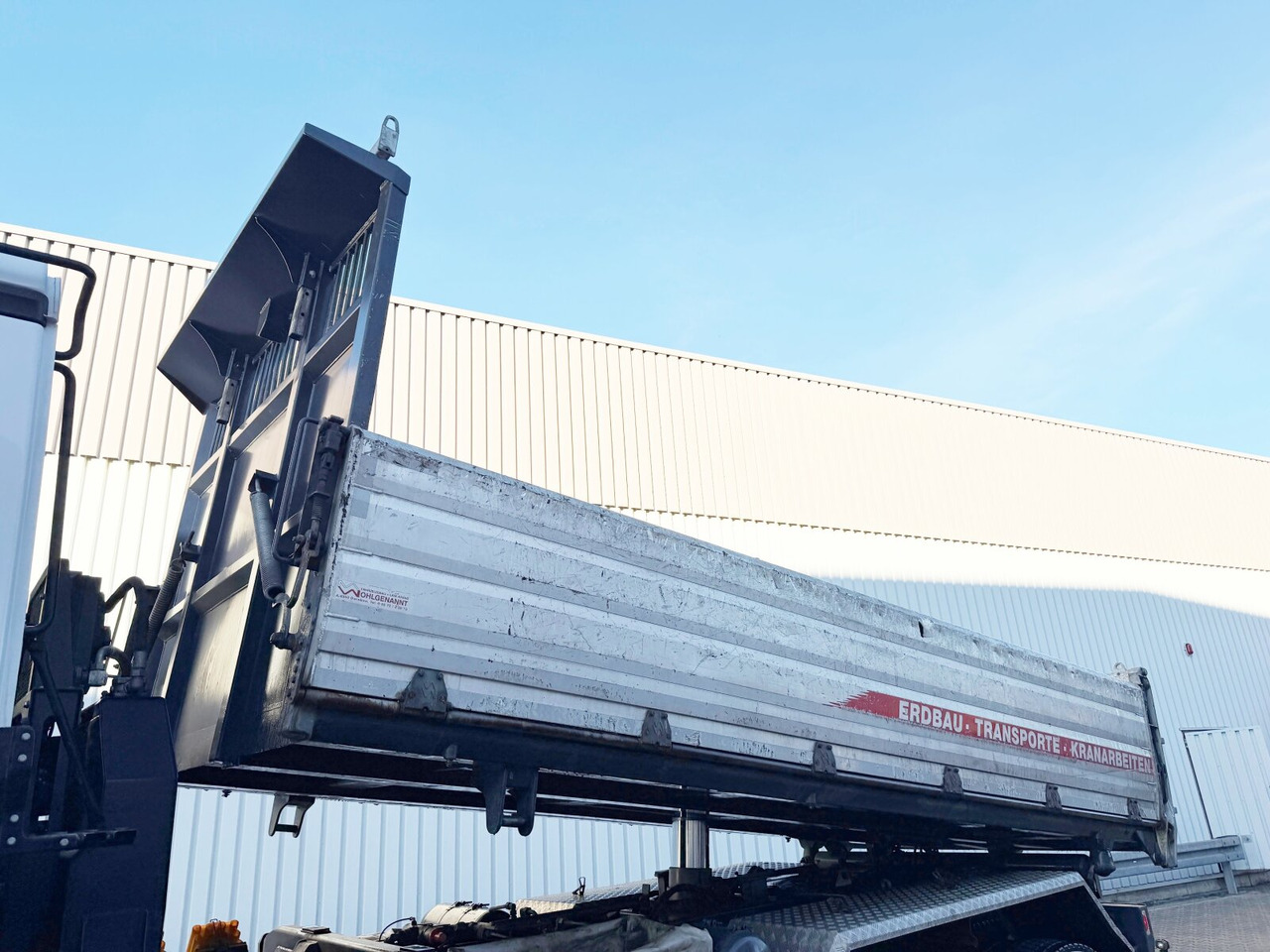 Mercedes-Benz Arocs 3351 AK 6x6 Arocs 3351 AK 6x6, Retarder, Grounder, Motorabtrieb, pneum. Heckklappenöffnung - Самосвал: фото 2 Mercedes-Benz Arocs 3351 AK 6x6 Arocs 3351 AK 6x6, Retarder, Grounder, Motorabtrieb, pneum. Heckklappenöffnung - Самосвал: фото 2