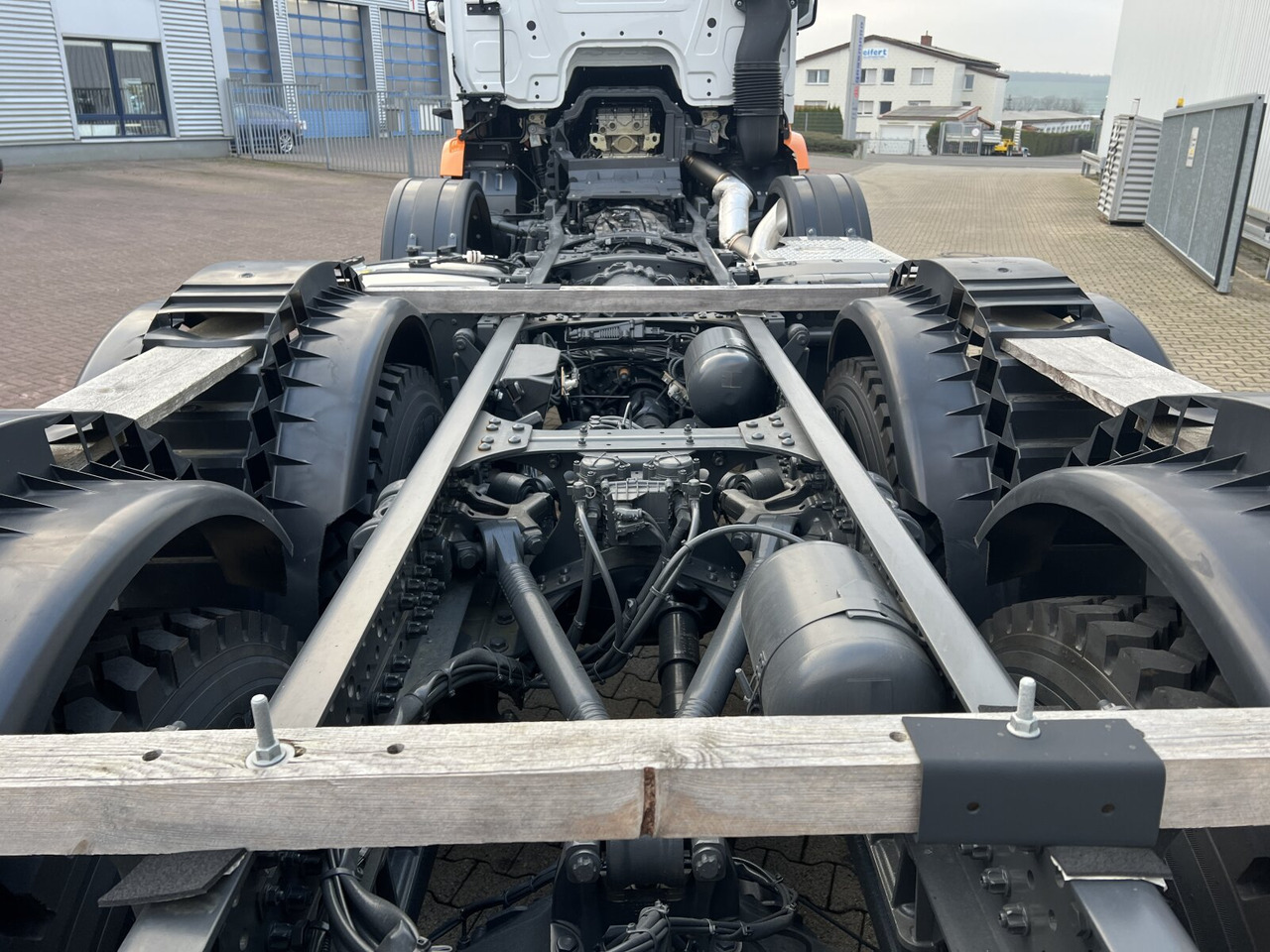 Новый Внедорожный самосвал Mercedes-Benz Arocs 4151 AK 8x8/4 Arocs 4151 AK 8x8/4, Grounder, Meiller Stahlmulde 18m³: фото 6