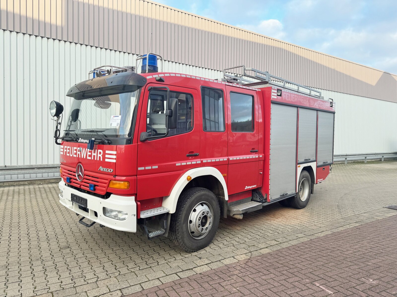 Mercedes-Benz Atego 1328 4x4, LF 16/12 Atego 1328 4x4, 8+1 Sitze, LF 16/12 - Машина скорой помощи: фото 1 Mercedes-Benz Atego 1328 4x4, LF 16/12 Atego 1328 4x4, 8+1 Sitze, LF 16/12 - Машина скорой помощи: фото 1
