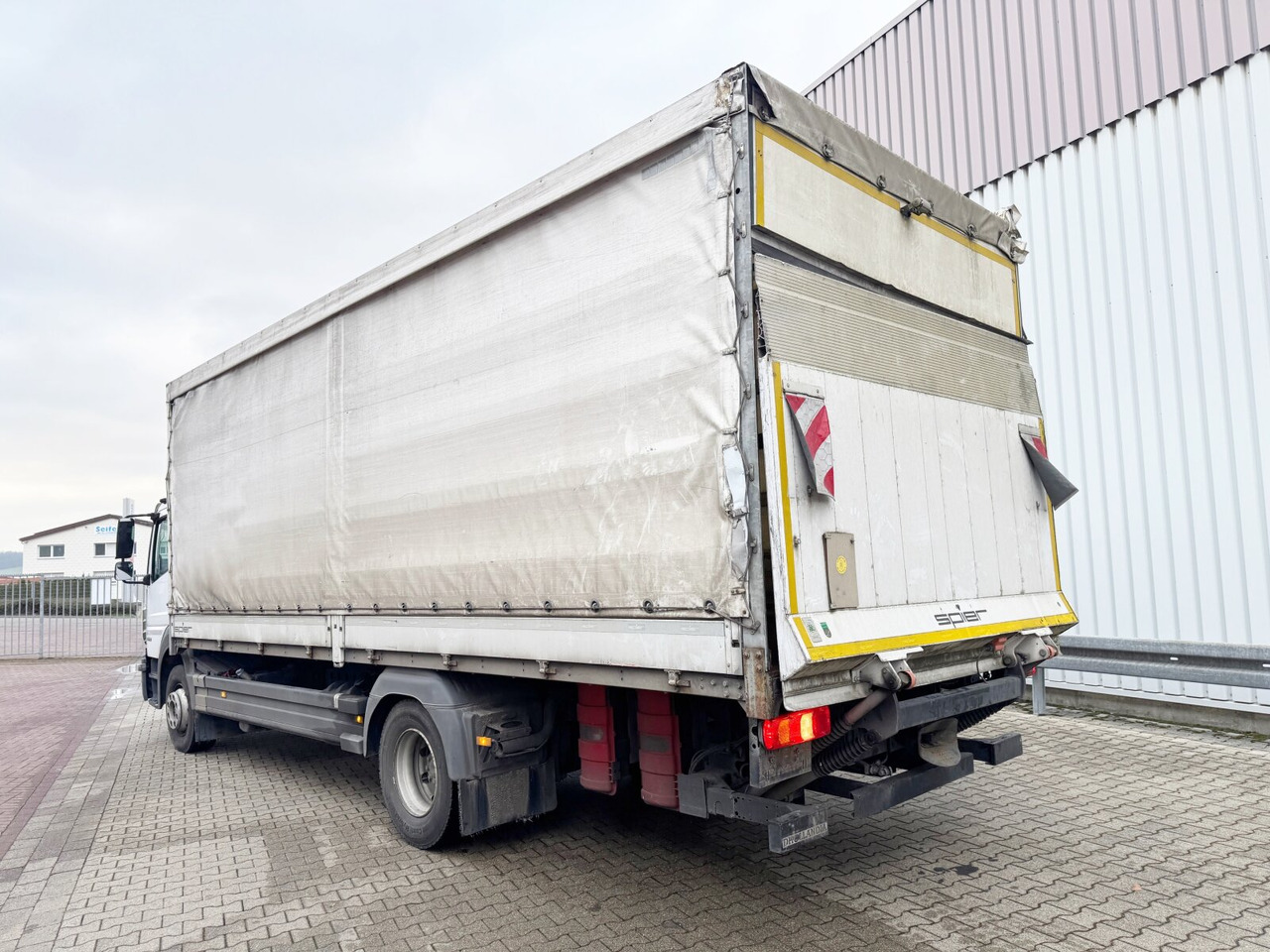 Грузовик бортовой/ Платформа Mercedes-Benz Atego 1530 L 4x2 Atego 1530 L 4x2 mit LBW Dhollandia: фото 13