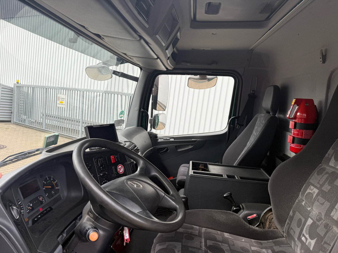Mercedes-Benz Atego 818 L 4x2 Atego 818 L 4x2, Getränkekoffer, 2x AHK - Грузовик с закрытым кузовом: фото 3 Mercedes-Benz Atego 818 L 4x2 Atego 818 L 4x2, Getränkekoffer, 2x AHK - Грузовик с закрытым кузовом: фото 3