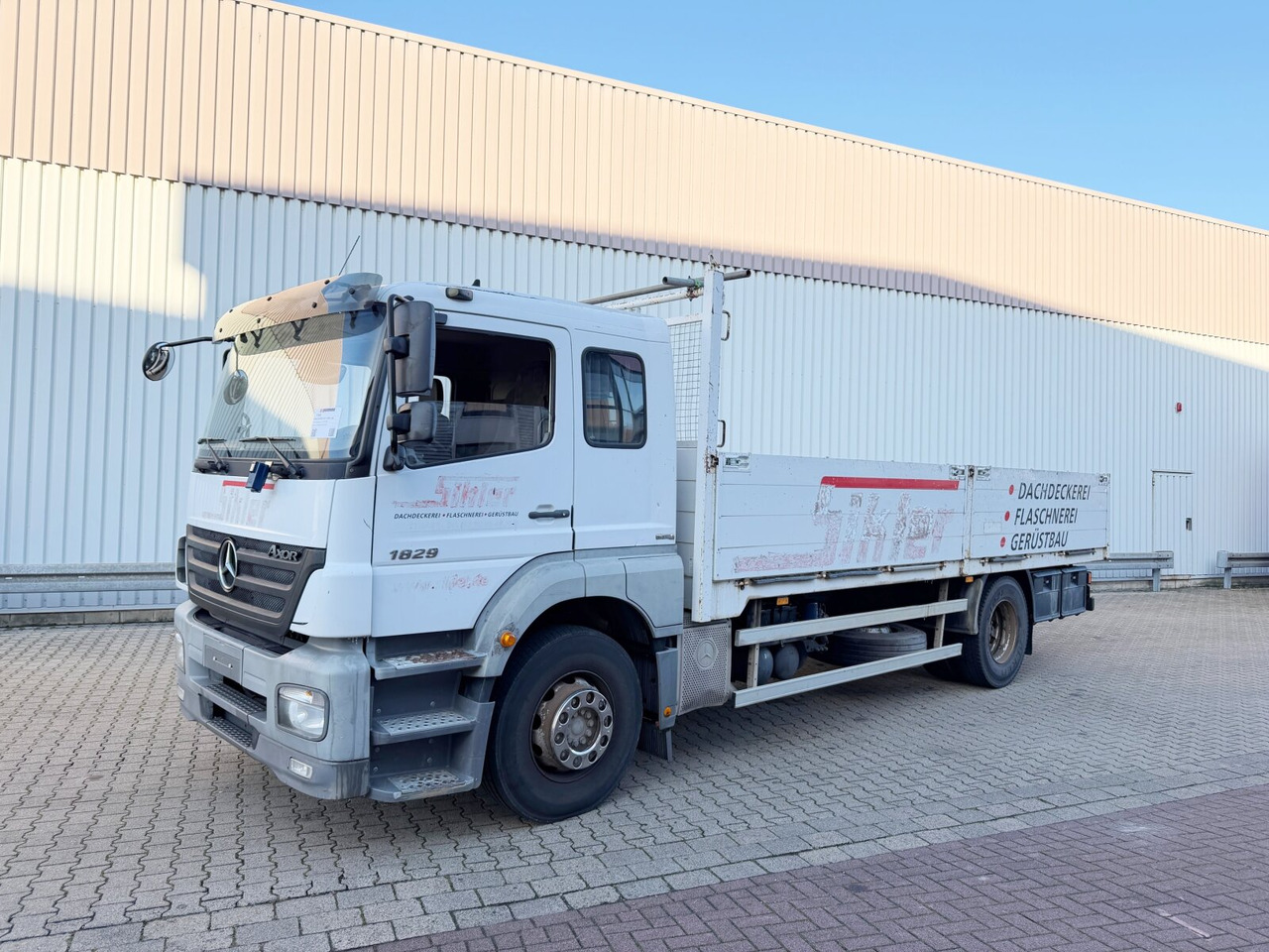 Mercedes-Benz Axor 1829 L 4x2 Axor 1829 L 4x2, 6-Sitzer - Грузовик бортовой/ Платформа: фото 1 Mercedes-Benz Axor 1829 L 4x2 Axor 1829 L 4x2, 6-Sitzer - Грузовик бортовой/ Платформа: фото 1