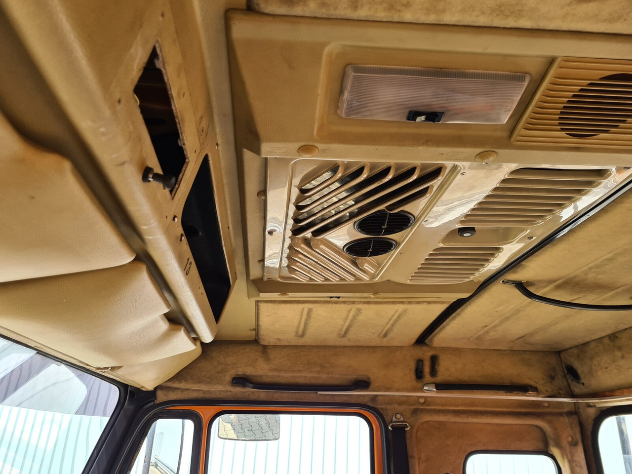 Mercedes-Benz NG 1928 A 4x4 NG 1928 A 4x4, V8-Motor, Standklima, Winterdienstaustattung - Грузовик-шасси: фото 5 Mercedes-Benz NG 1928 A 4x4 NG 1928 A 4x4, V8-Motor, Standklima, Winterdienstaustattung - Грузовик-шасси: фото 5