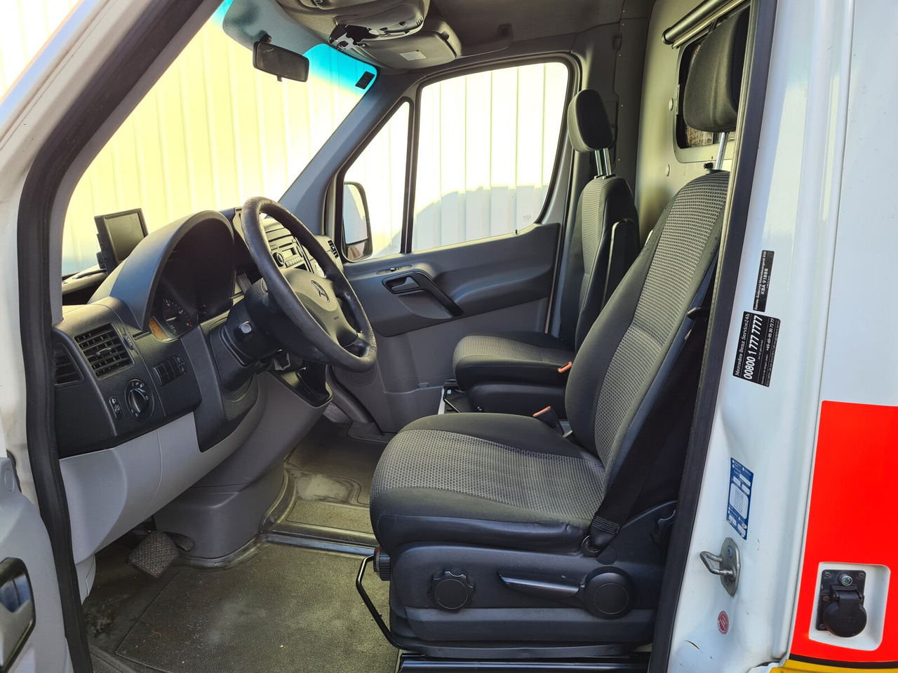 Mercedes-Benz Sprinter 316 KA 4x2 Sprinter 316 KA 4x2, Rettungswagen - Цельнометаллический фургон: фото 5 Mercedes-Benz Sprinter 316 KA 4x2 Sprinter 316 KA 4x2, Rettungswagen - Цельнометаллический фургон: фото 5