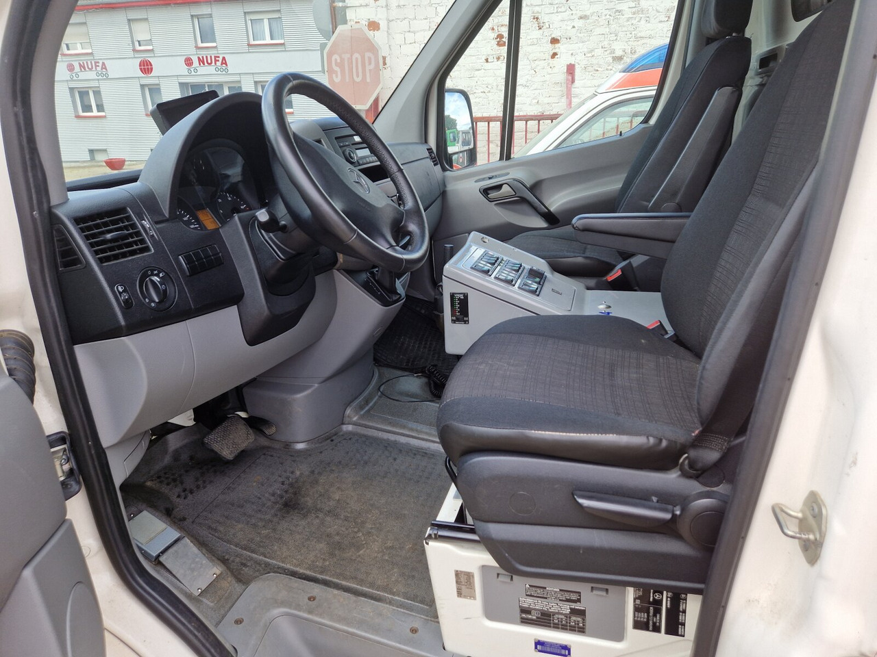 Машина скорой помощи Mercedes-Benz Sprinter 516 CDI 4x2 Sprinter 516 CDI 4x2, Rettungswagen: фото 12