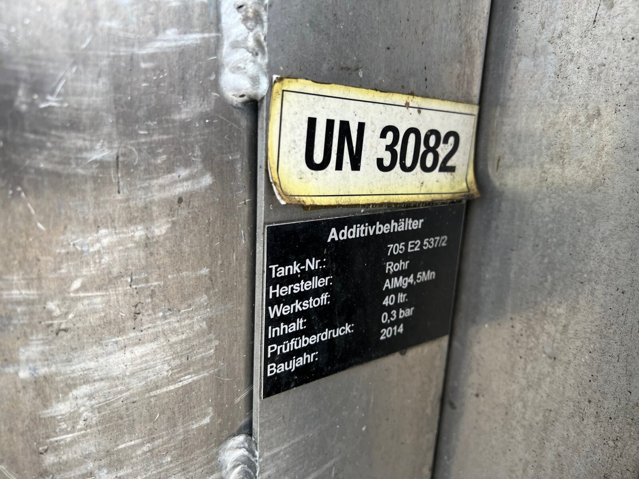 R450 4x2 R450 4x2, Retarder, ADR, Rohr Tank, ca. 14400l - Грузовик-цистерна: фото 2 R450 4x2 R450 4x2, Retarder, ADR, Rohr Tank, ca. 14400l - Грузовик-цистерна: фото 2