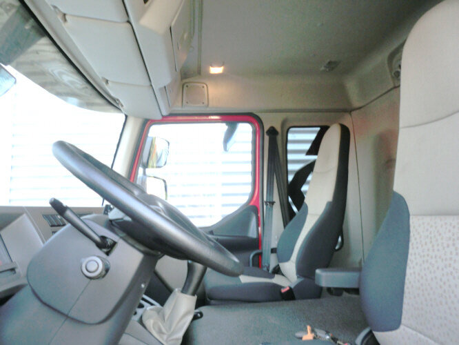 Renault Midlum 220 DXi 4x2 - Грузовик с закрытым кузовом: фото 2 Renault Midlum 220 DXi 4x2 - Грузовик с закрытым кузовом: фото 2