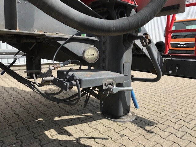 SSK 60/10-24 ADR Kässbohrer SSK 60/10-24 ADR, 60 cbm, - Полуприцеп цистерна для сыпучих грузов: фото 4 SSK 60/10-24 ADR Kässbohrer SSK 60/10-24 ADR, 60 cbm, - Полуприцеп цистерна для сыпучих грузов: фото 4