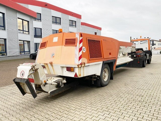 Snow Sweeper P17B Snow Sweeper P17B, V8-Motor, Kehrblasgerät, 4x Vorhanden! - Промышленная подметальная машина, Грузовик: фото 4 Snow Sweeper P17B Snow Sweeper P17B, V8-Motor, Kehrblasgerät, 4x Vorhanden! - Промышленная подметальная машина, Грузовик: фото 4