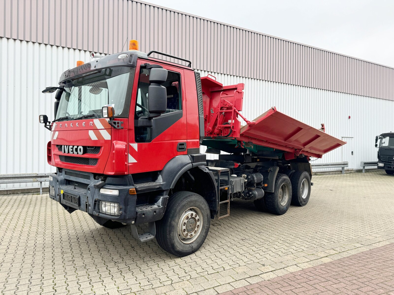 Trakker AD260T45W 6x6 Trakker AD260T45W 6x6, Bordmatik - Самосвал: фото 1 Trakker AD260T45W 6x6 Trakker AD260T45W 6x6, Bordmatik - Самосвал: фото 1