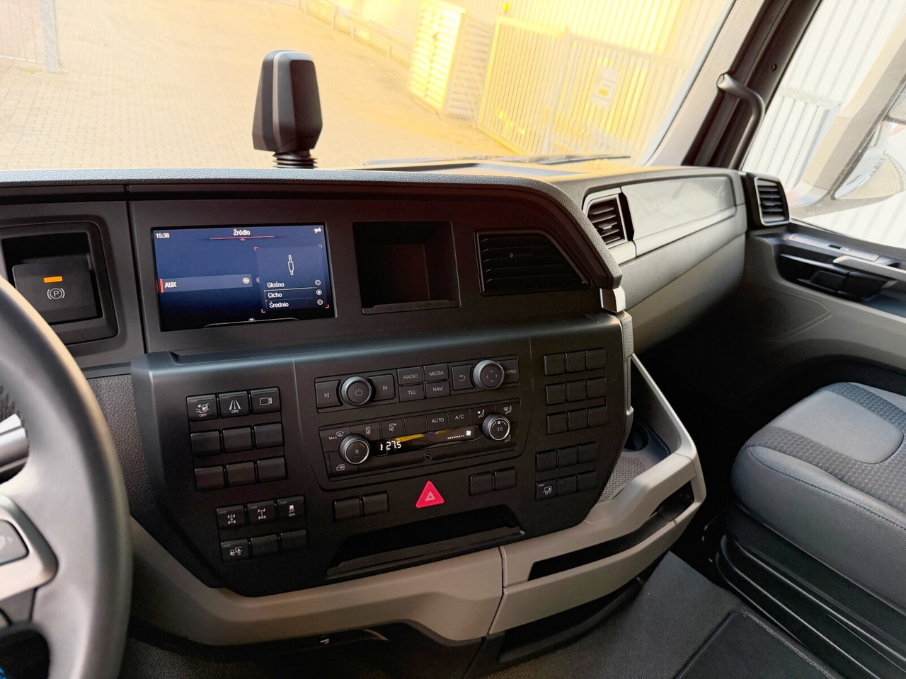 MAN TGS 33.520 6x4 BL SA TGS 33.520 6x4 BL SA, Retarder, LED, Nebenantrieb - Тягач: фото 5 MAN TGS 33.520 6x4 BL SA TGS 33.520 6x4 BL SA, Retarder, LED, Nebenantrieb - Тягач: фото 5