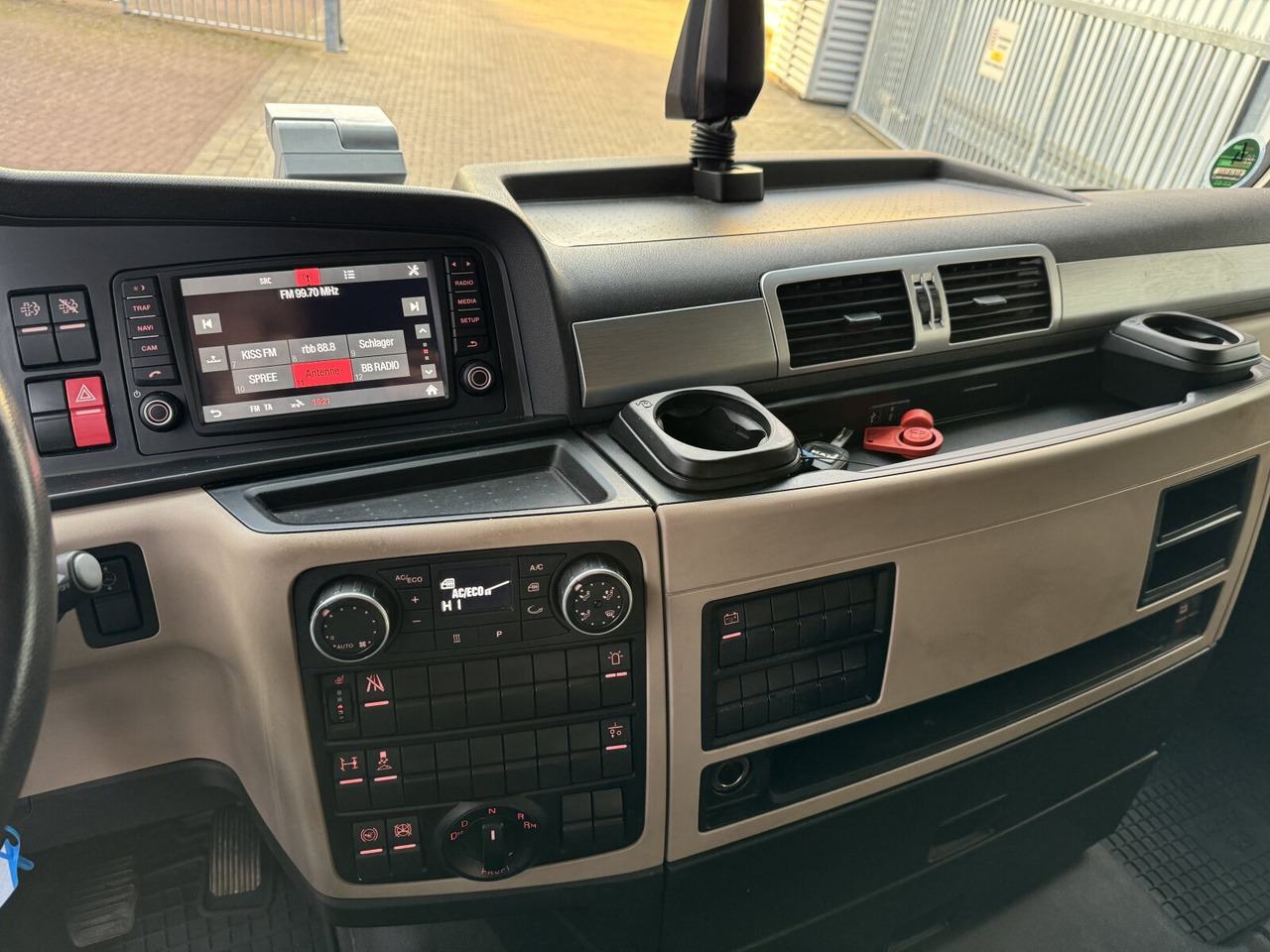 MAN TGX 18.420 4x2 BLS TGX 18.420 4X2 BLS, Retarder - Тягач: фото 4 MAN TGX 18.420 4x2 BLS TGX 18.420 4X2 BLS, Retarder - Тягач: фото 4