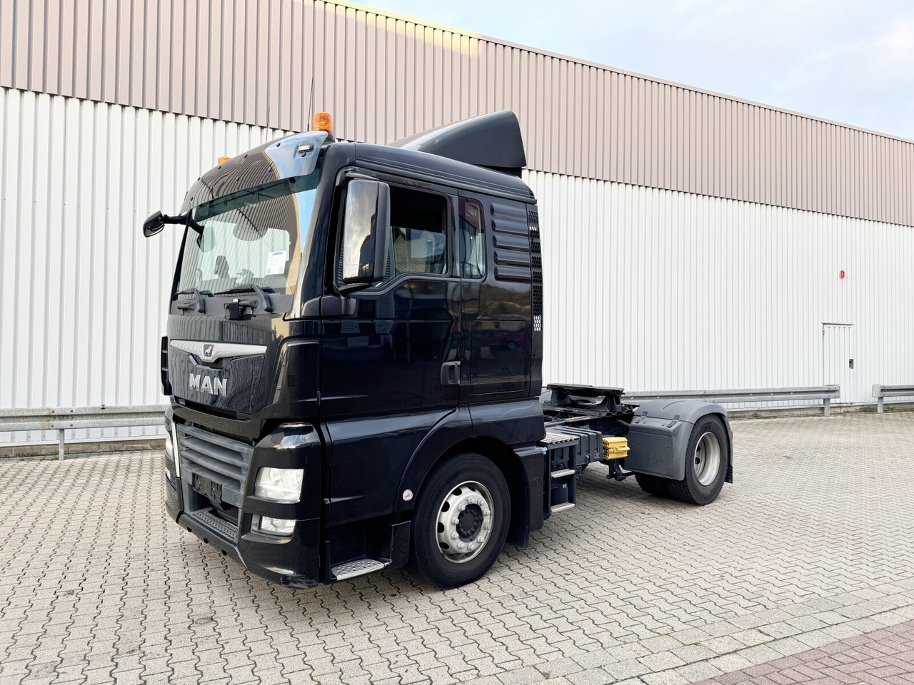 MAN TGX 18.420 4x2 BLS TGX 18.420 4X2 BLS, Retarder - Тягач: фото 1 MAN TGX 18.420 4x2 BLS TGX 18.420 4X2 BLS, Retarder - Тягач: фото 1