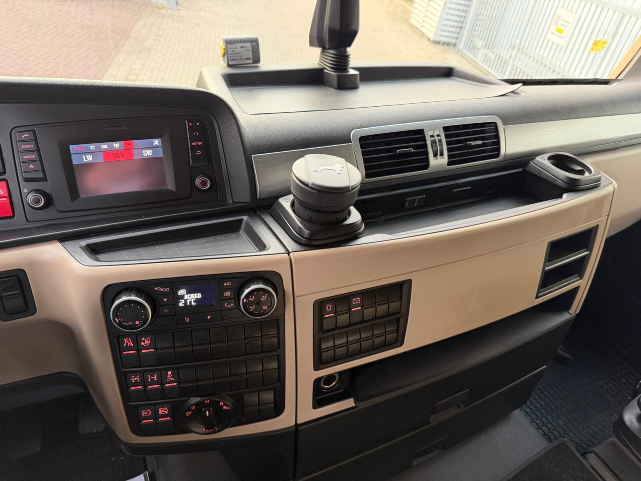 MAN TGX 33.580 6x4 BB TGX 33.580 6x4 BB, Retarder, zZGG 150.000kg - Тягач: фото 4 MAN TGX 33.580 6x4 BB TGX 33.580 6x4 BB, Retarder, zZGG 150.000kg - Тягач: фото 4