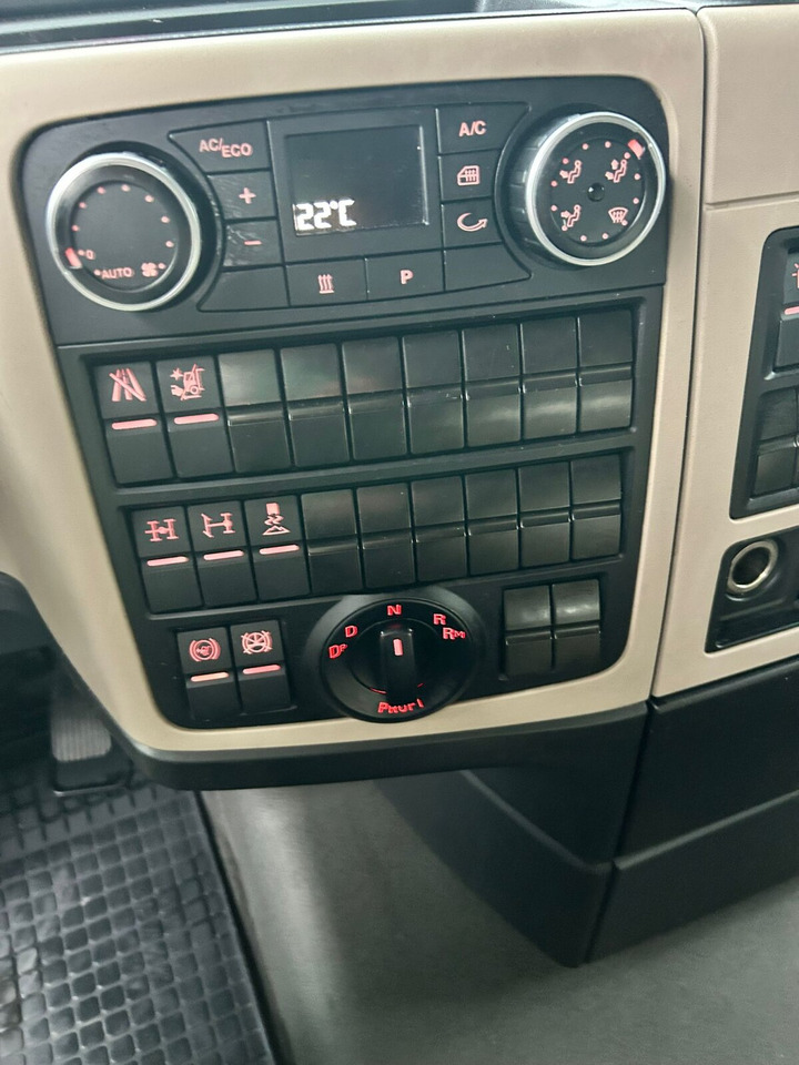 MAN TGX 33.640 6x4 BB TGX 33.640 6x4 BB, Retarder, zZGG 180.000kg - Тягач: фото 5 MAN TGX 33.640 6x4 BB TGX 33.640 6x4 BB, Retarder, zZGG 180.000kg - Тягач: фото 5