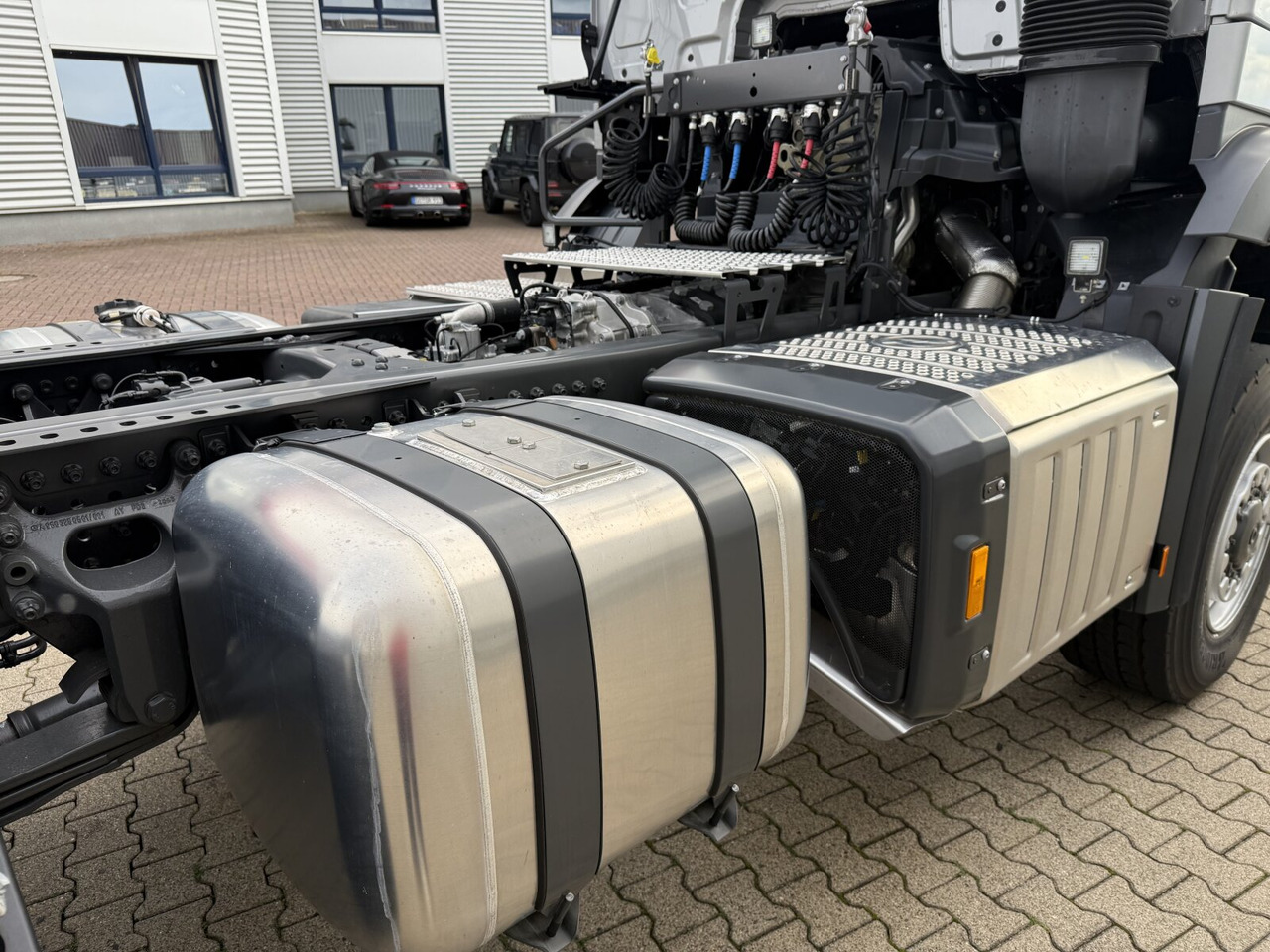 Mercedes-Benz Arocs 1853 AS 4x4 Arocs 1853 AS 4x4, Retarder, MultimediaCockpit, Navi - Тягач: фото 3 Mercedes-Benz Arocs 1853 AS 4x4 Arocs 1853 AS 4x4, Retarder, MultimediaCockpit, Navi - Тягач: фото 3
