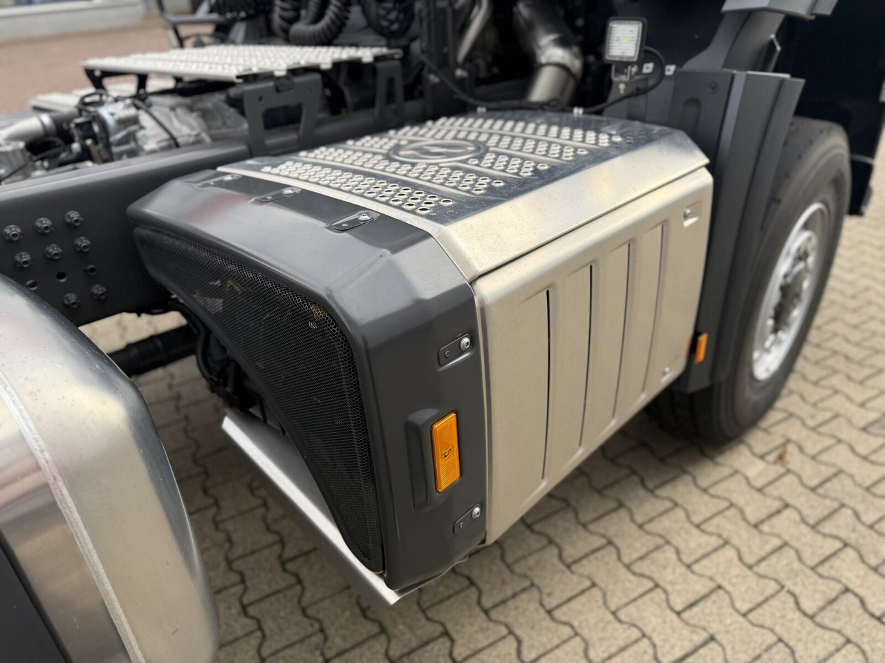 Mercedes-Benz Arocs 1853 AS 4x4 Arocs 1853 AS 4x4, Retarder, MultimediaCockpit, Navi - Тягач: фото 3 Mercedes-Benz Arocs 1853 AS 4x4 Arocs 1853 AS 4x4, Retarder, MultimediaCockpit, Navi - Тягач: фото 3
