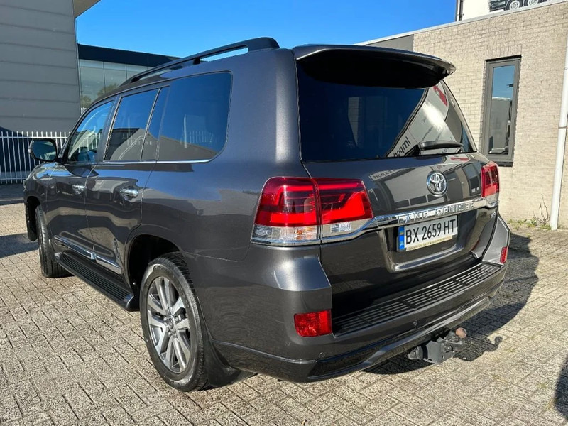 Toyota Land Cruiser V8 LAND CRUISER 200 V8 + CAMERA 360 + FRIDGE + DIESEL + ONLY EXPORT - Внедорожник: фото 3 Toyota Land Cruiser V8 LAND CRUISER 200 V8 + CAMERA 360 + FRIDGE + DIESEL + ONLY EXPORT - Внедорожник: фото 3