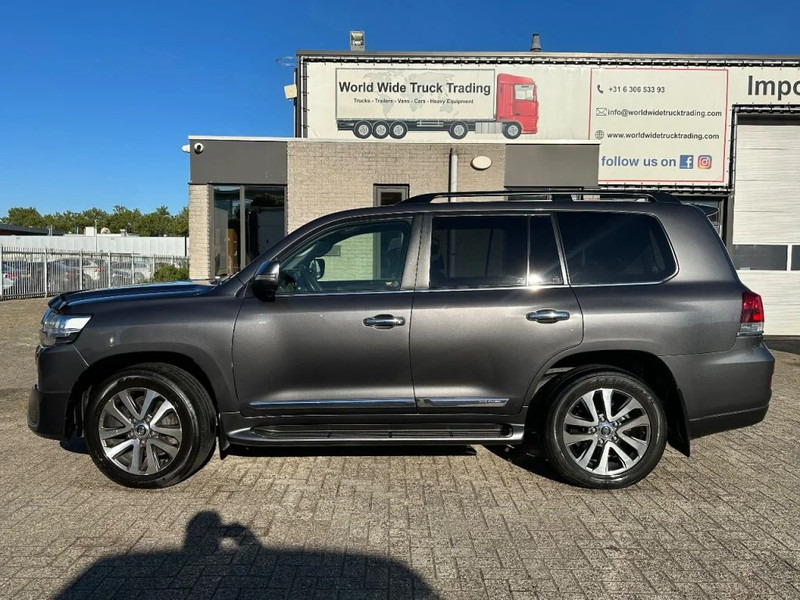 Toyota Land Cruiser V8 LAND CRUISER 200 V8 + CAMERA 360 + FRIDGE + DIESEL + ONLY EXPORT - Внедорожник: фото 2 Toyota Land Cruiser V8 LAND CRUISER 200 V8 + CAMERA 360 + FRIDGE + DIESEL + ONLY EXPORT - Внедорожник: фото 2
