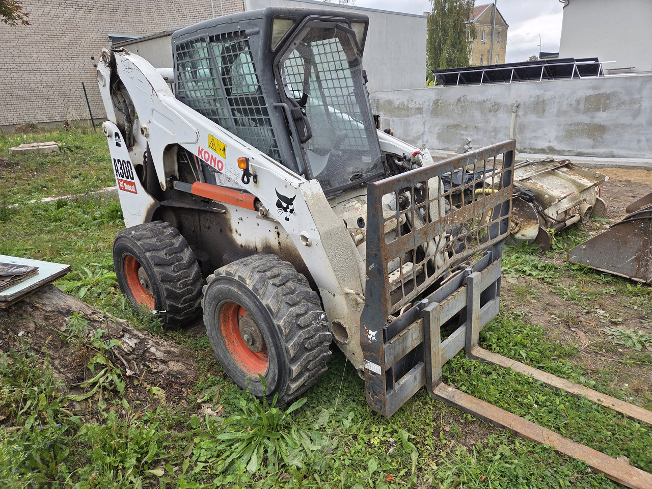 BOBCAT A300 - Мини-погрузчик с бортовым поворотом: фото 1 BOBCAT A300 - Мини-погрузчик с бортовым поворотом: фото 1