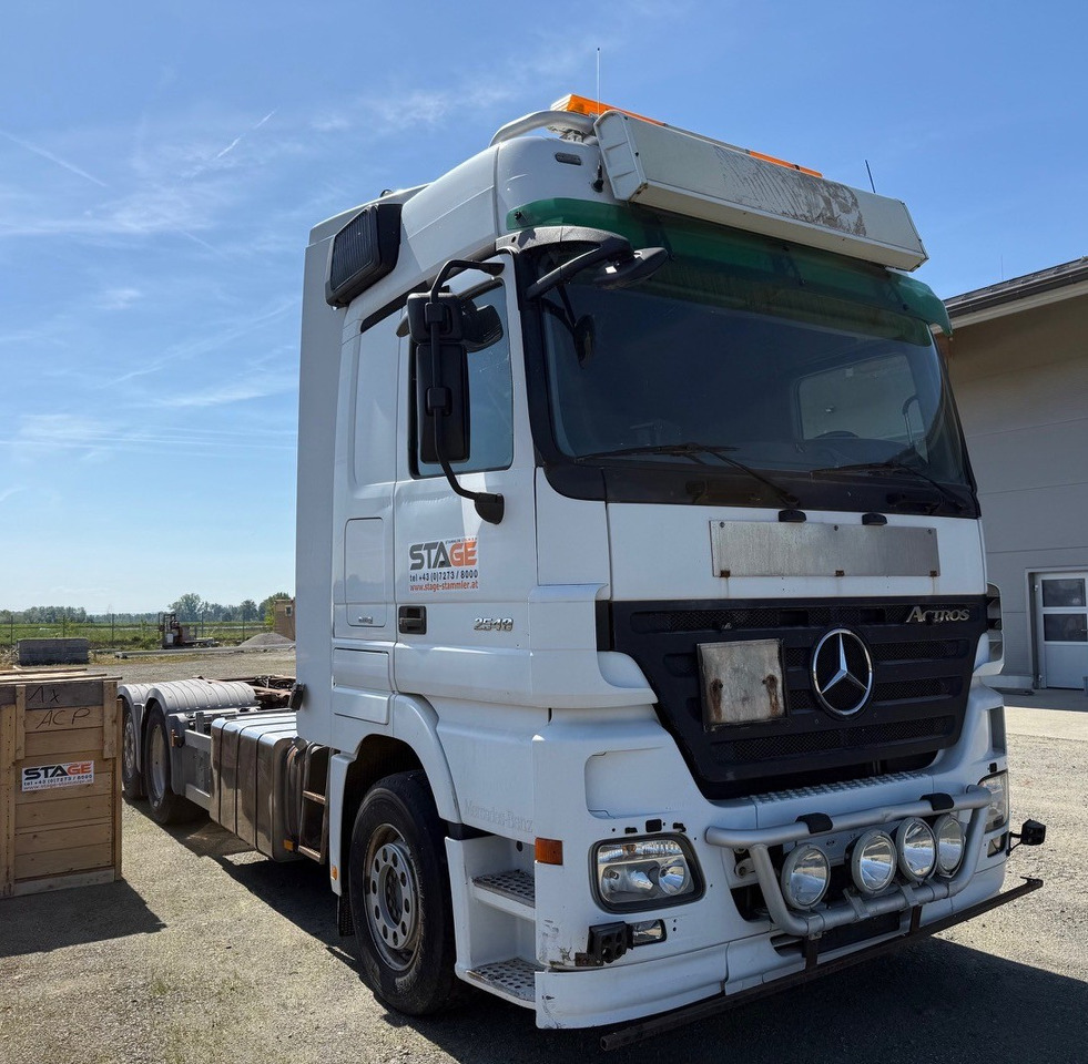 MERCEDES-BENZ Actros 2548L - Грузовик-шасси: фото 1 MERCEDES-BENZ Actros 2548L - Грузовик-шасси: фото 1