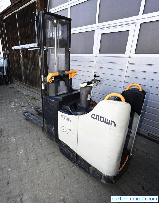 Crown DT 3040 Doppelstock Hochhubwagen Elektro Mitfahr- Hubwagen Initialhub - Сборщик заказов: фото 2 Crown DT 3040 Doppelstock Hochhubwagen Elektro Mitfahr- Hubwagen Initialhub - Сборщик заказов: фото 2