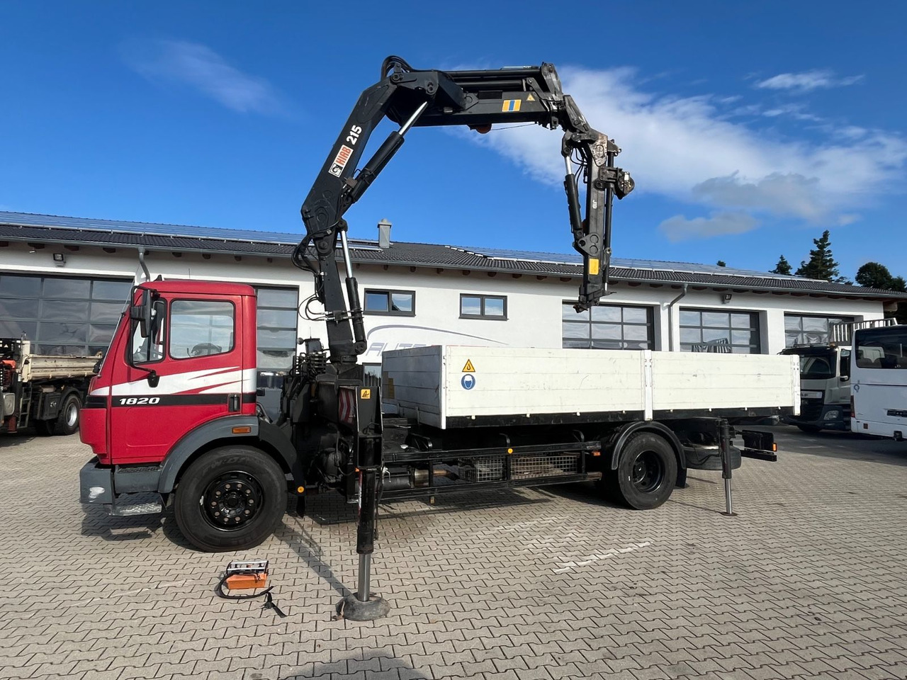 Mercedes-Benz SK 1820 mit HIAB 215-5 mit Jib und Winde - Грузовик бортовой/ Платформа, Автоманипулятор: фото 3 Mercedes-Benz SK 1820 mit HIAB 215-5 mit Jib und Winde - Грузовик бортовой/ Платформа, Автоманипулятор: фото 3