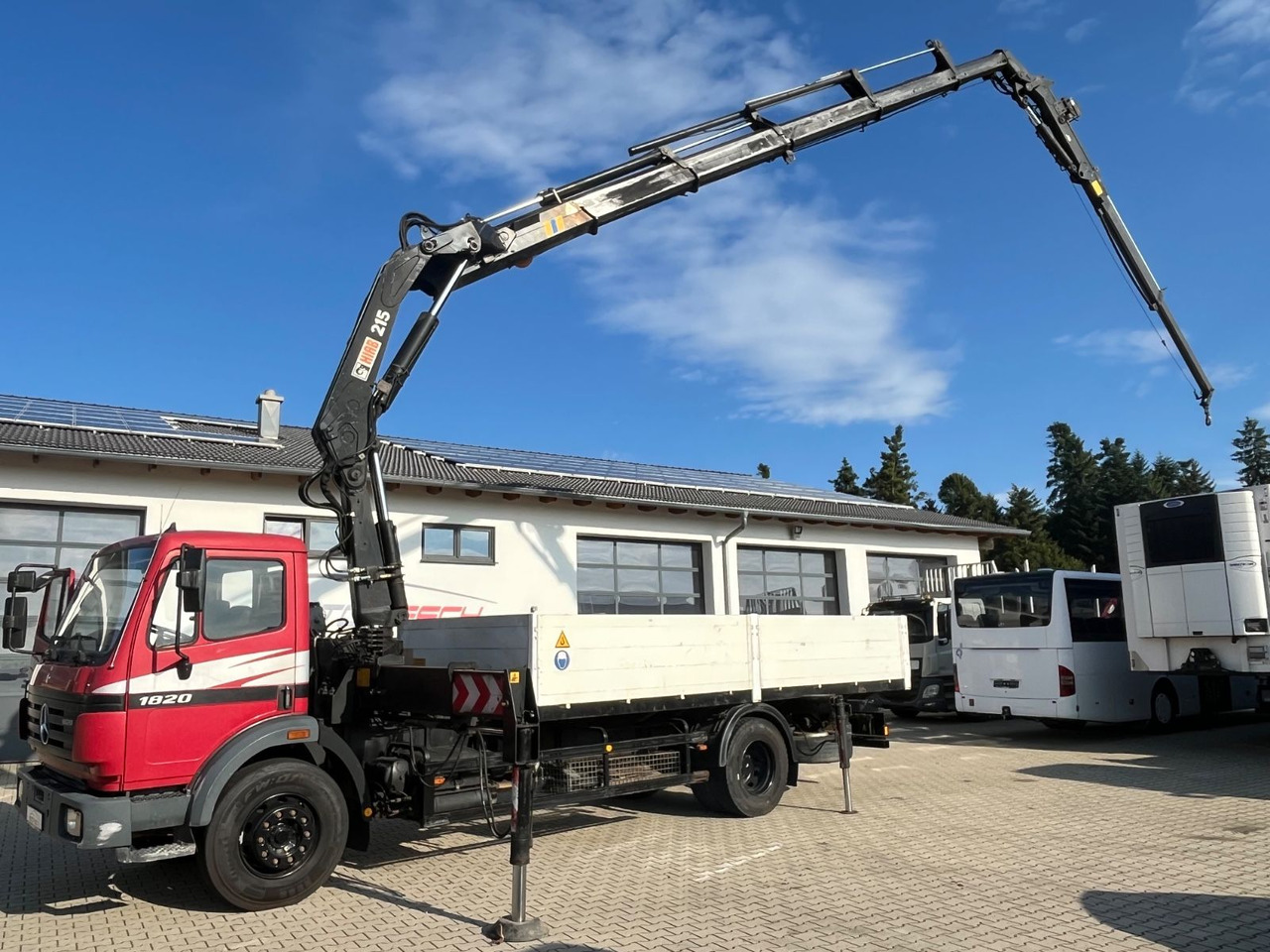 Mercedes-Benz SK 1820 mit HIAB 215-5 mit Jib und Winde - Грузовик бортовой/ Платформа, Автоманипулятор: фото 1 Mercedes-Benz SK 1820 mit HIAB 215-5 mit Jib und Winde - Грузовик бортовой/ Платформа, Автоманипулятор: фото 1