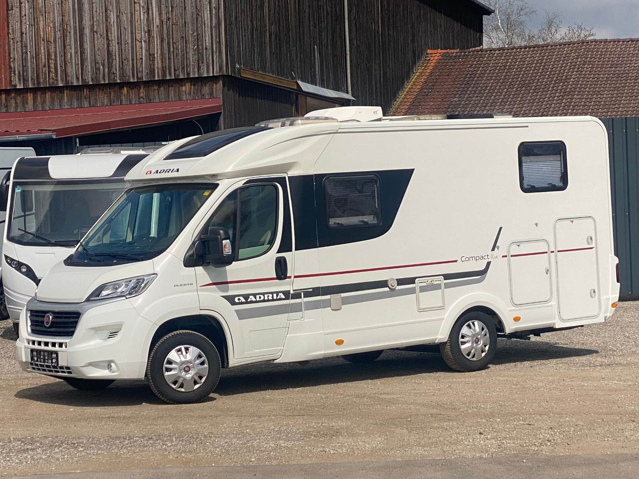 Adria Compact SL - Полуинтегрированный автодом: фото 3 Adria Compact SL - Полуинтегрированный автодом: фото 3