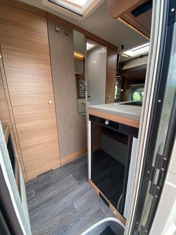 Полуинтегрированный автодом Knaus Tourer Van 500 LT, slide Bett, Tageszulassung: фото 16 Полуинтегрированный автодом Knaus Tourer Van 500 LT, slide Bett, Tageszulassung: фото 16