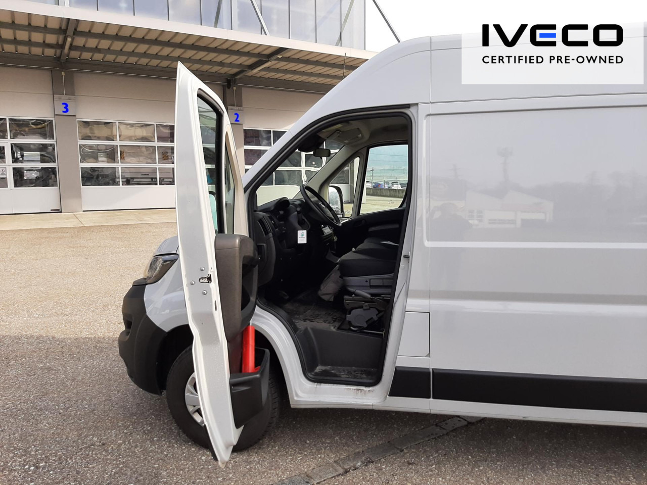 FIAT e-Ducato L2H2 teilverglast (47-kWh) - Цельнометаллический фургон, Электрический фургон: фото 2 FIAT e-Ducato L2H2 teilverglast (47-kWh) - Цельнометаллический фургон, Электрический фургон: фото 2