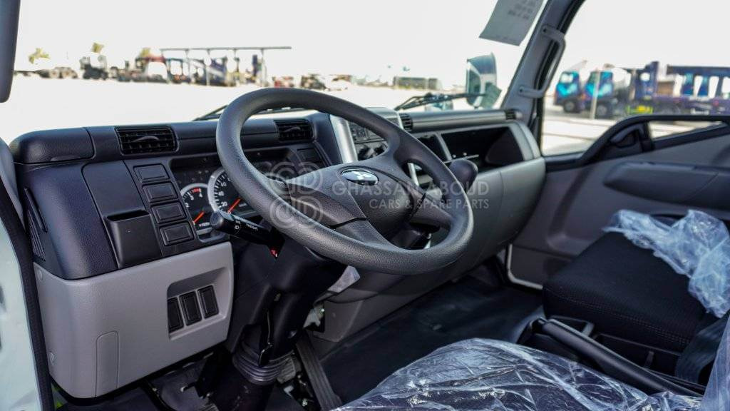 Фото интерьера 2: Грузовик-шасси MITSUBISHI CANTER CHASSIS PAYLOAD 5 TON APPROX SINGLE CAB WITH A/C 4X2 LIGHT DUTY MY2024
