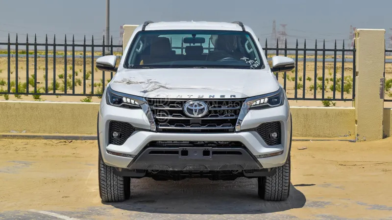 Toyota Fortuner 4x4 - Внедорожник: фото 2 Toyota Fortuner 4x4 - Внедорожник: фото 2