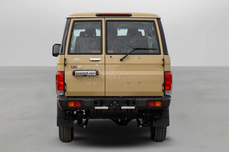Toyota Land Cruiser HardTop LC76 4X4 - Легковой автомобиль: фото 5 Toyota Land Cruiser HardTop LC76 4X4 - Легковой автомобиль: фото 5